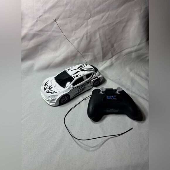 RC Remote Controlled  White Street Race Car Tested & In Working Order EPC - Picture 1 of 8